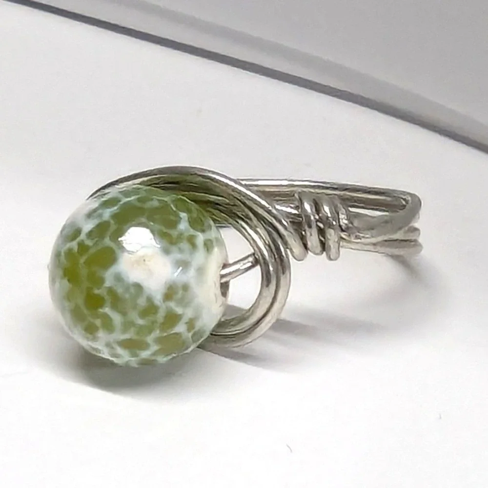 Handmade Wire Wrapped Ring Womens Size 6.5 Green White Agate Spinning SilverTone